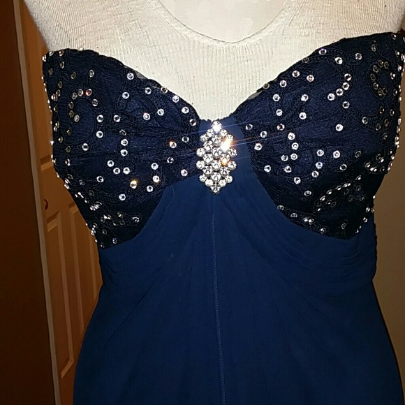 Dress - Picture 2 of 4